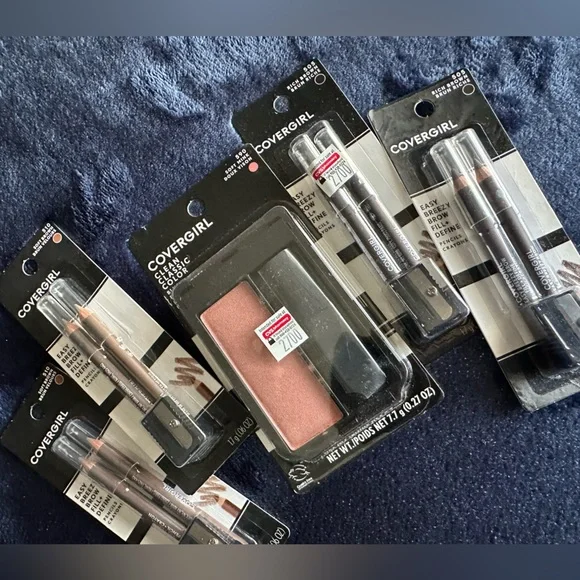 **BUNDLE**   Cover girl bundle. All New Items 🖤  MAKEUP #1 - Picture 8 of 13